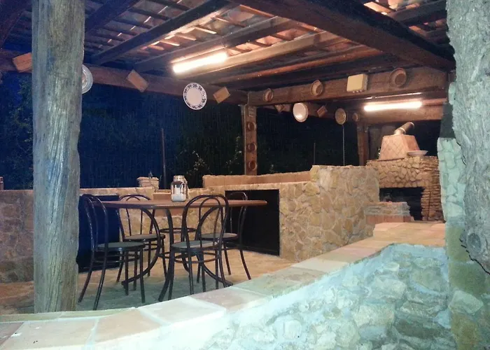 Tenuta Carabollace * شاكا